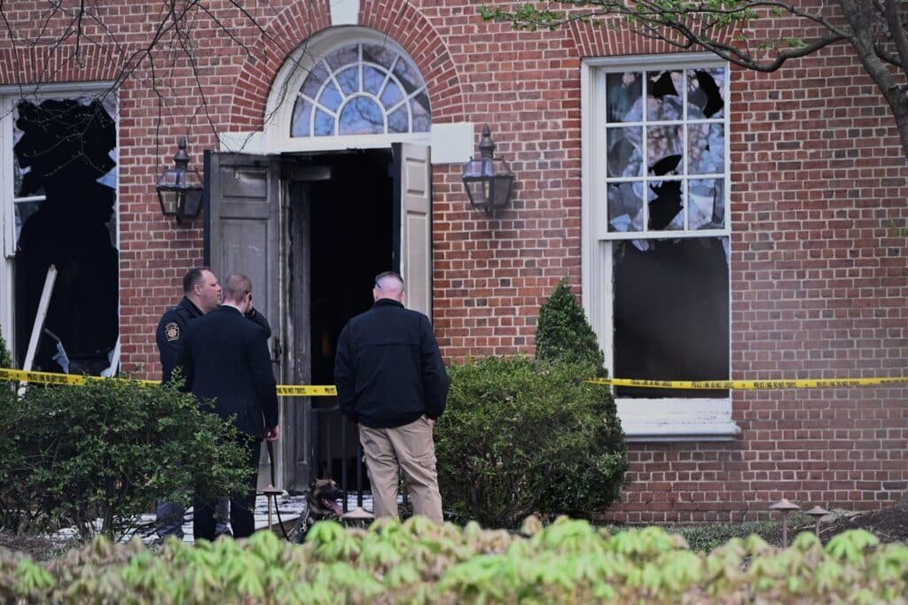 911 called by the suspect in the fire fire against the residence of the governor of Pennsylvania Josh Shapiro released
